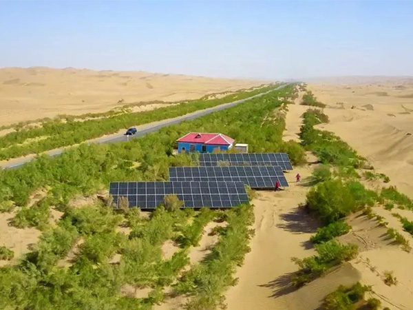 塔裏木油(you)田綠色“光(guāng)”景無限好(hǎo)